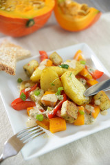 Kürbispfanne mit Tofu und Paprika
