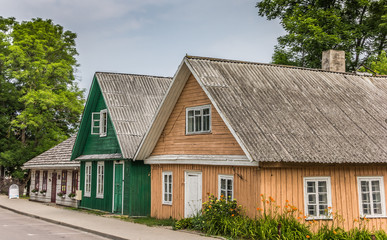 Fototapeta na wymiar Tradycyjne drewniane domy w Trokach, Litwa