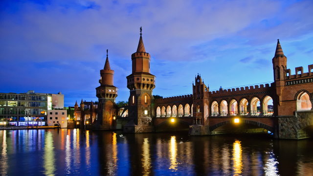 Time lapse oberbaum bridge berlin
