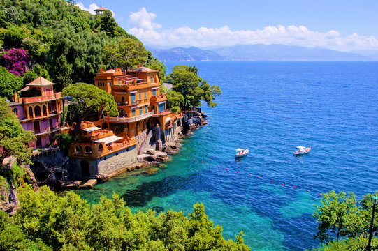 Luxury homes along the Italian coast at Portofino