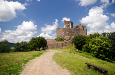 Fototapeta na wymiar Ruiny zamku