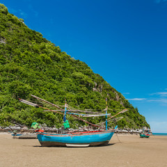 Obraz premium Fishing boat park at beach