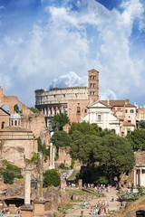 Fototapeta na wymiar Starożytne ruiny w Rzymie. Włochy.