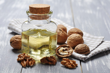 Obraz na płótnie Canvas Walnut oil with nuts