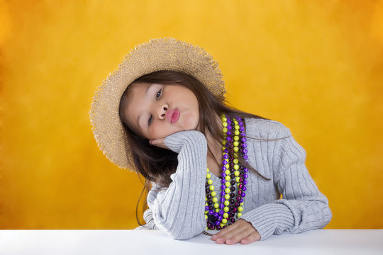 Ni&ntilde;a lanzando besos