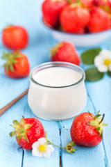 frisches Erdbeerdessert im Sommer