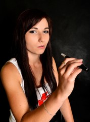 Obraz premium femme avec cigarette