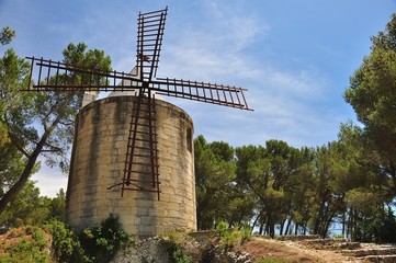 MOULIN A VENT PROVENCAL