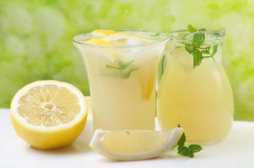 Limonata fresca - Fresh lemonade - 53984907