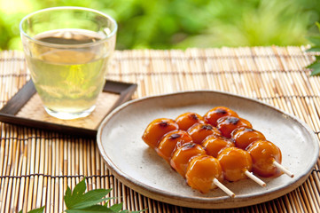 日本茶とみたらし団子