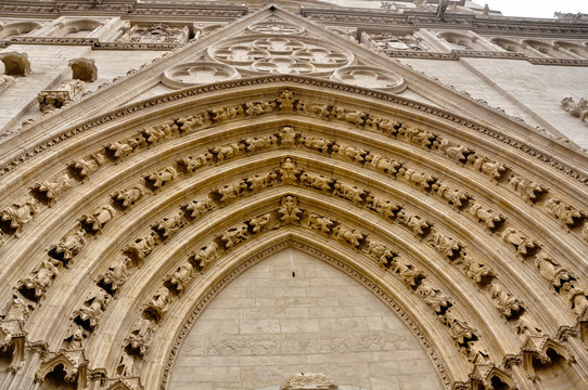 Catedral de Lyon, arquivoltas y tímpano, portada principal