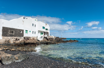 Casa pintoresca junto a una tranquila cala