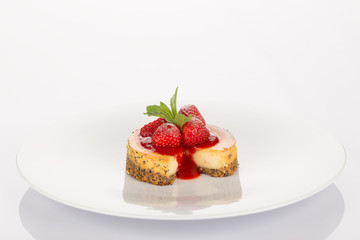Cheesecake, strawberry, coulis and mint