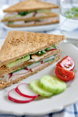 Vollkorn Sandwich mit Forelle