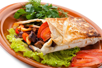 beef fajitas with peppers and tomato