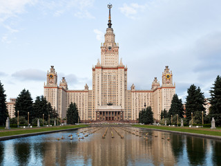 Fototapeta na wymiar Moscow State University in early morning