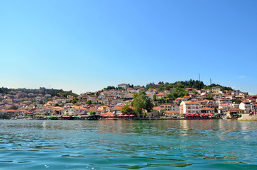 Fototapeta na wymiar Jezioro Ohrid i starego miasta Ohrid w tle