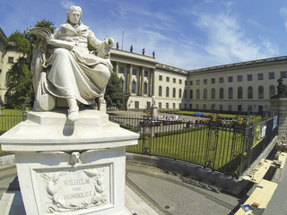 Statue von Wilhelm von Humboldt Universität in Berlin