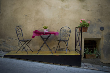 Table for two in Montepulciano, Tuscany, Italy - obrazy, fototapety, plakaty