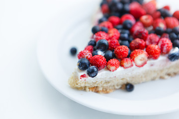 Tart with strawberries and blueberries