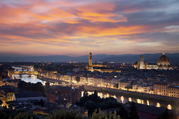 Fototapeta na wymiar Florencja miasta w nocy