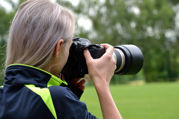 Fotografin mit Kamera