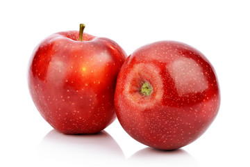 Czerwone jabłka na białym tle
