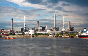 Fototapeta na wymiar Oil refinery factory at Thailand