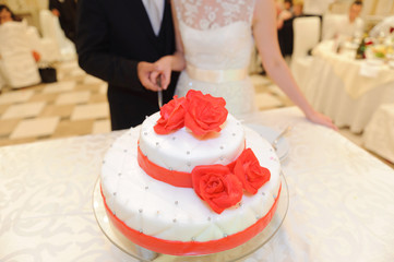 Tradition of Cutting Wedding Cake