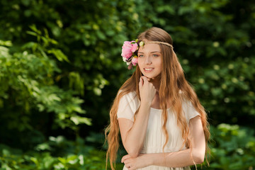 Naklejka premium beautiful girl with flowes on the hand in outdoor
