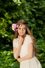 Naklejka premium beautiful girl with flowes on the hand in outdoor