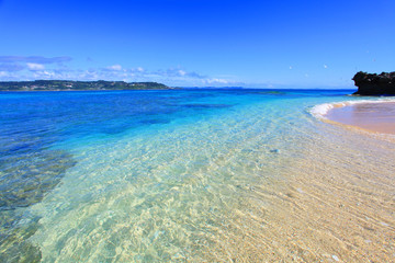 沖縄　コマカ島の美しいビーチ
