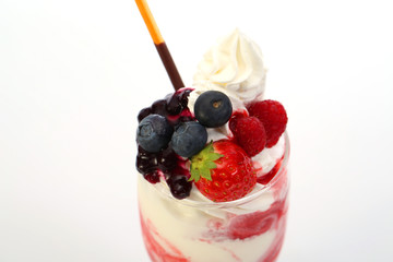 イチゴとブルーベリーのパフェ　　Parfait