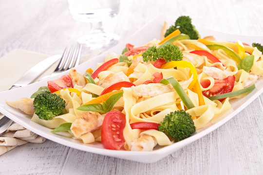 pasta with vegetable and chicken