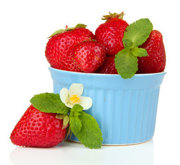 Ripe sweet strawberries in bowl, isolated on white