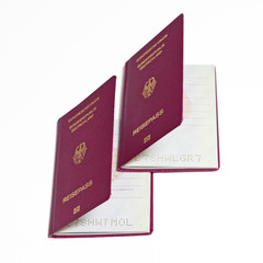 Deutsche Reisepässe auf  weißem Hintergrund