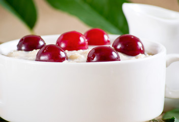 Oatmeal with cherry
