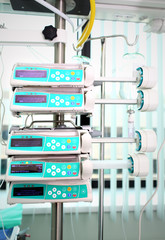 Obraz premium Electronic pumps at the bed in the hospital