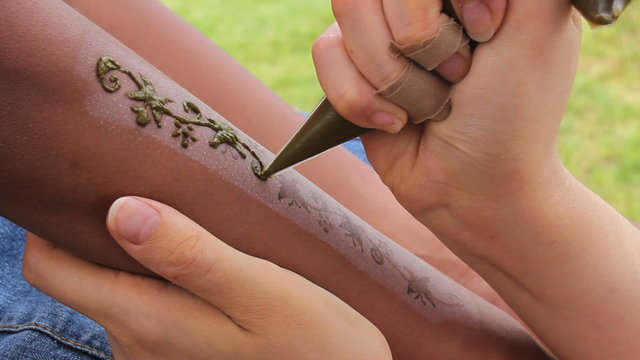 Henna Tattoo On Girls Arm