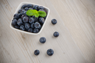 Naklejka na ściany i meble Blueberries in small bowl