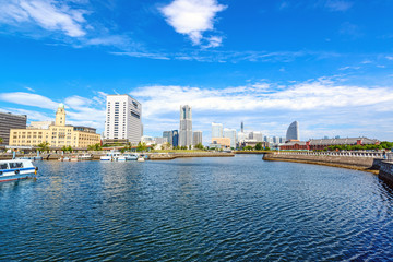 Fototapeta premium Yokohama bay viewed from the Elephant Park in Japan