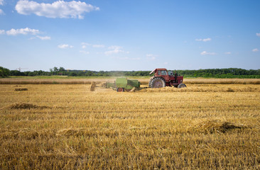 baling work with tractor