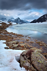 Fototapeta na wymiar Frozen lake