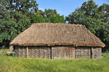 Naklejka na ściany i meble Ancient traditional ukrainian rural wooden barn