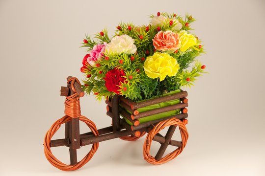 Dreirad mit Blumenschmuck