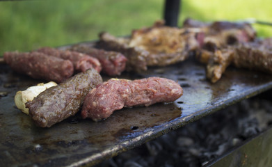 barbicue meat and mushrooms