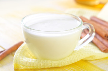 milk with cinnamon