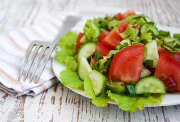 Spring salad with tomato