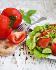 Spring salad with tomato