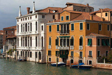 Fototapeta na wymiar Wenecja - wyśmienite antyków budynku na Canal Grande